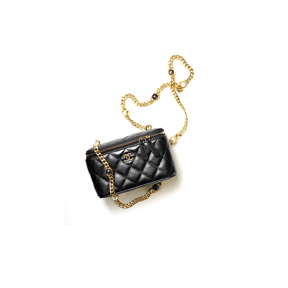 Ch*el vanity with chain