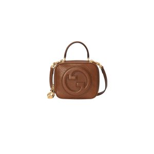 G*u*i gg black pouch