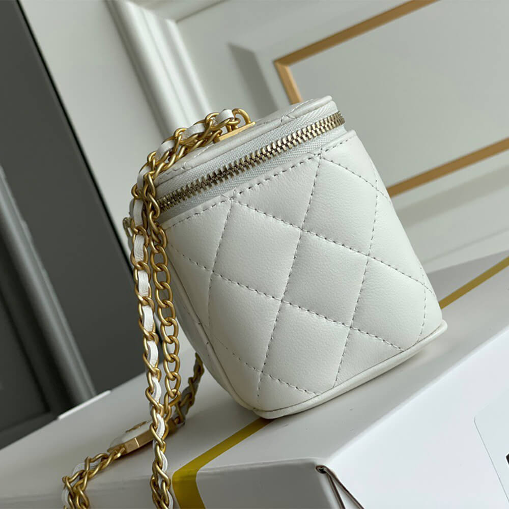 Ch*el small vanity with chain