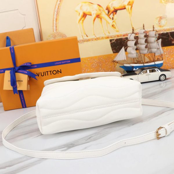 LV Hold Me